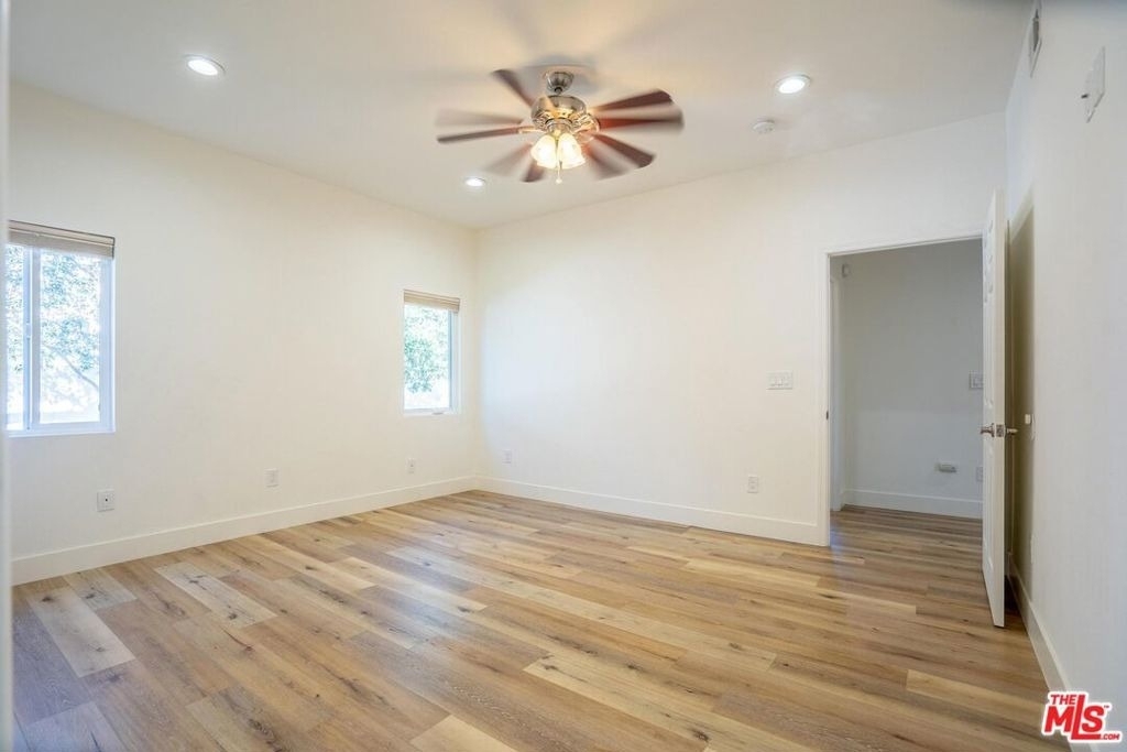 5705 Jamieson Avenue - Photo 10