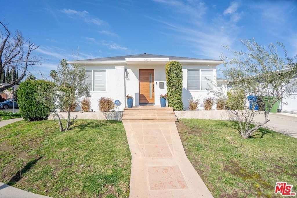 5705 Jamieson Avenue - Photo 0