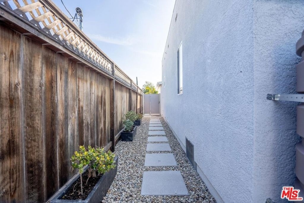 5705 Jamieson Avenue - Photo 35