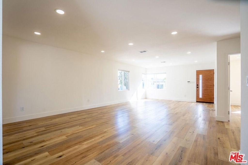 5705 Jamieson Avenue - Photo 1