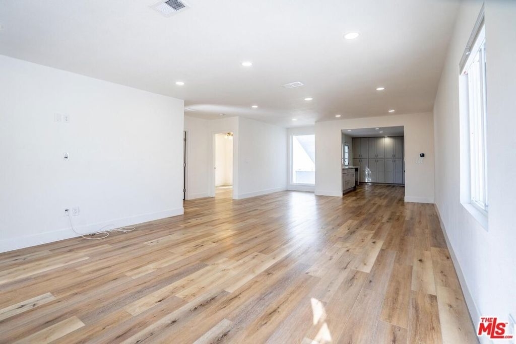 5705 Jamieson Avenue - Photo 2