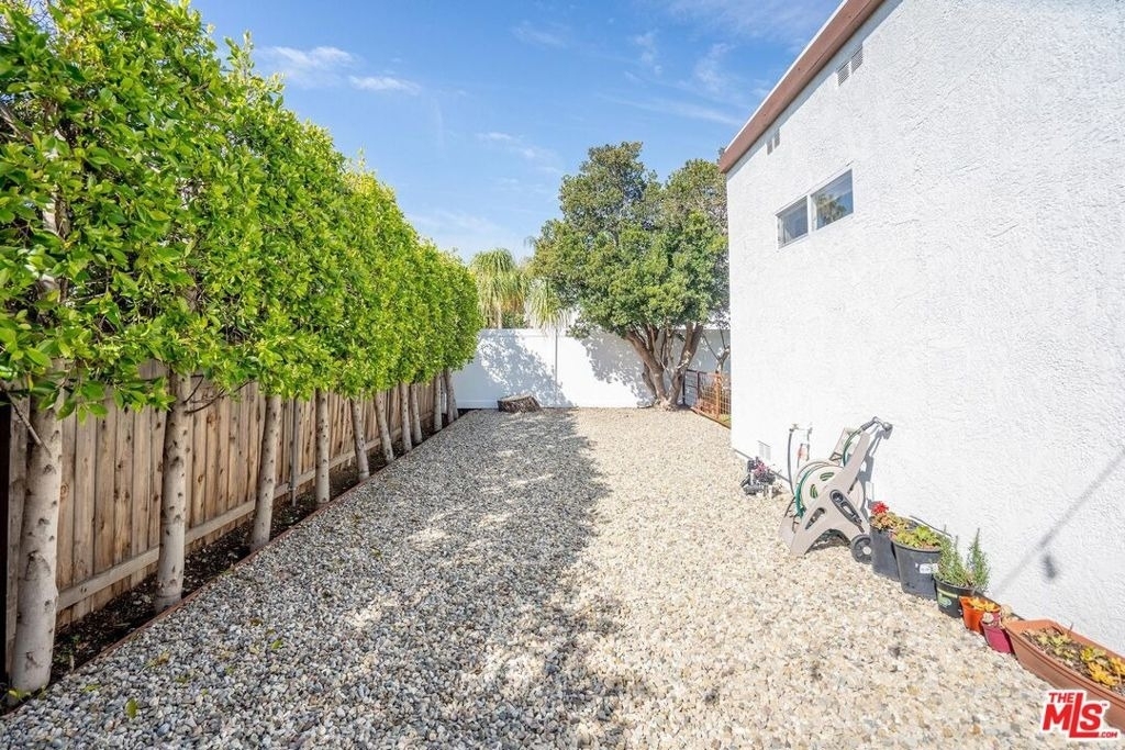 5705 Jamieson Avenue - Photo 32