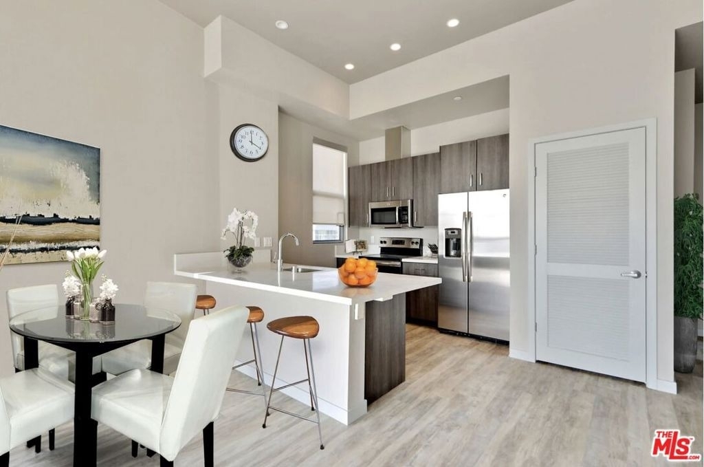 1249 S Grand Avenue - Photo 3