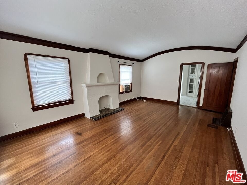 496 E 52nd Street - Photo 1