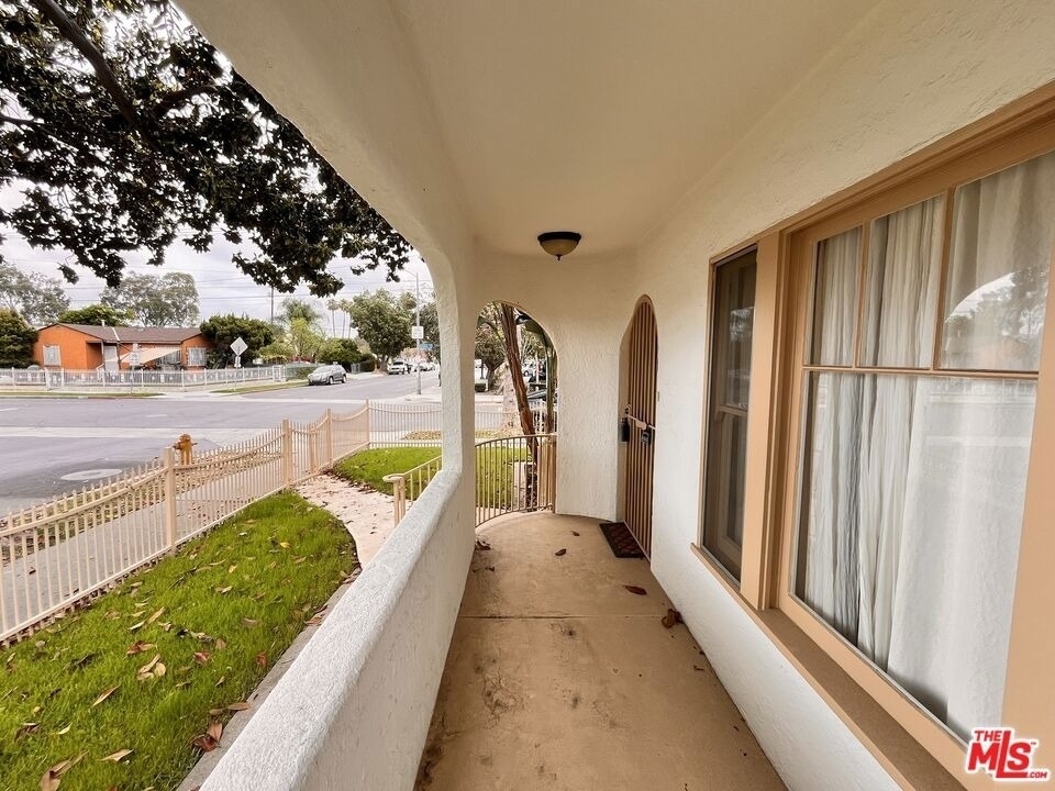 496 E 52nd Street - Photo 11