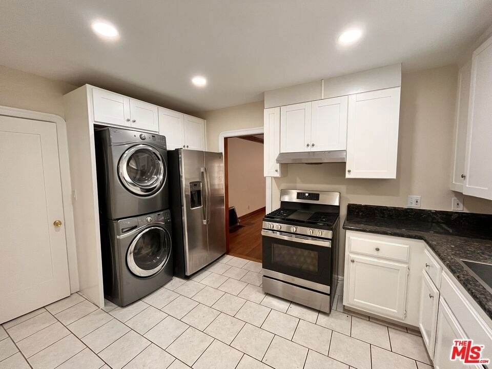 496 E 52nd Street - Photo 5