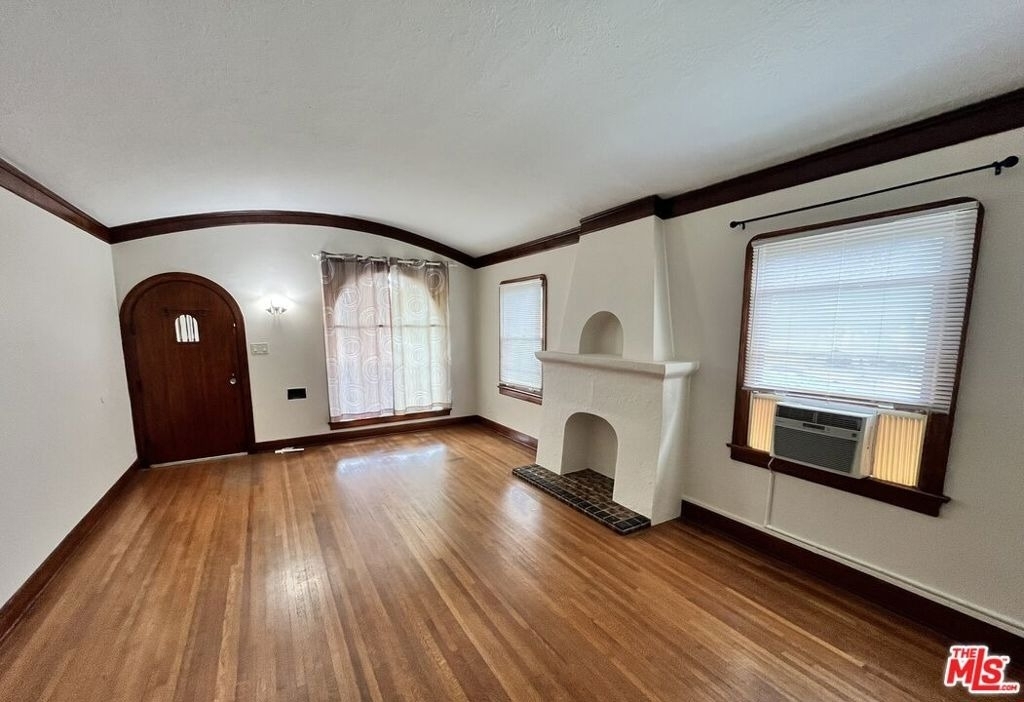 496 E 52nd Street - Photo 2