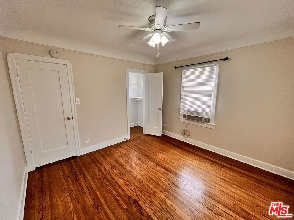496 E 52nd Street - Photo 10