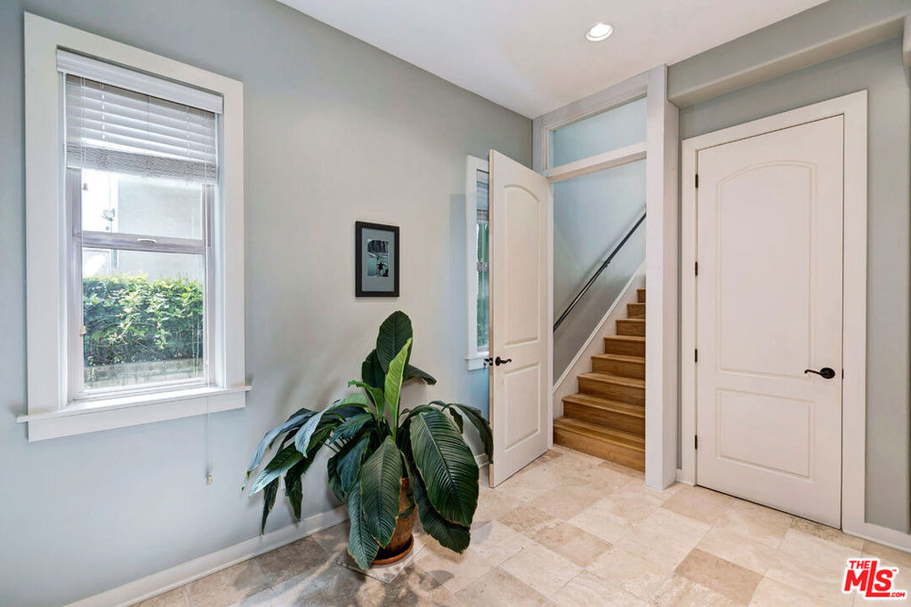 2027 Butler Avenue - Photo 3