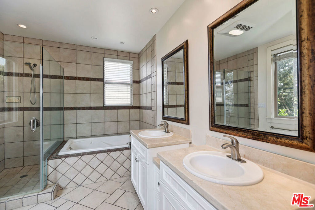 2027 Butler Avenue - Photo 10