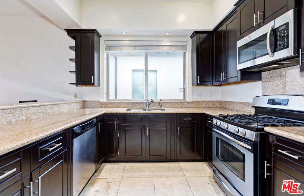 2027 Butler Avenue - Photo 7