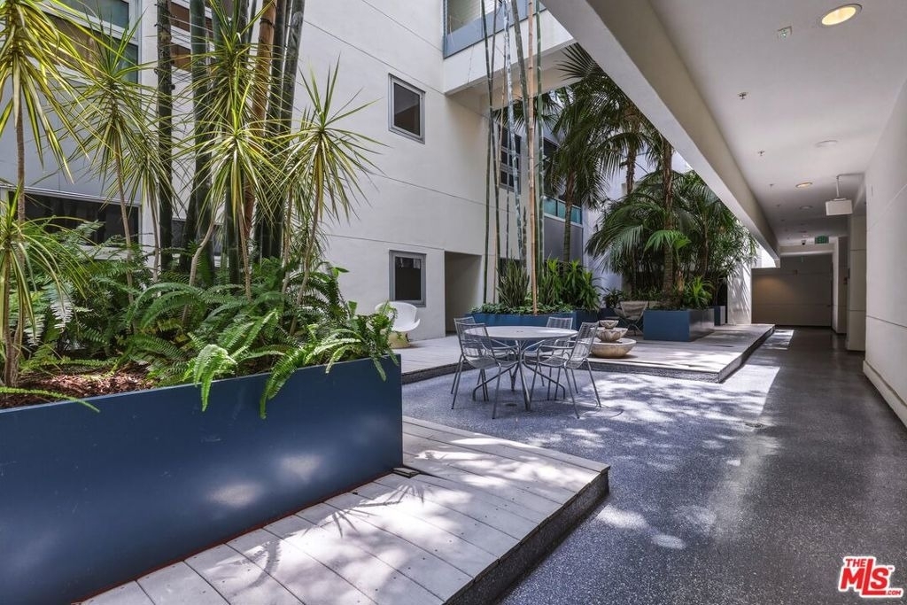 630 W 6th Street - Photo 19
