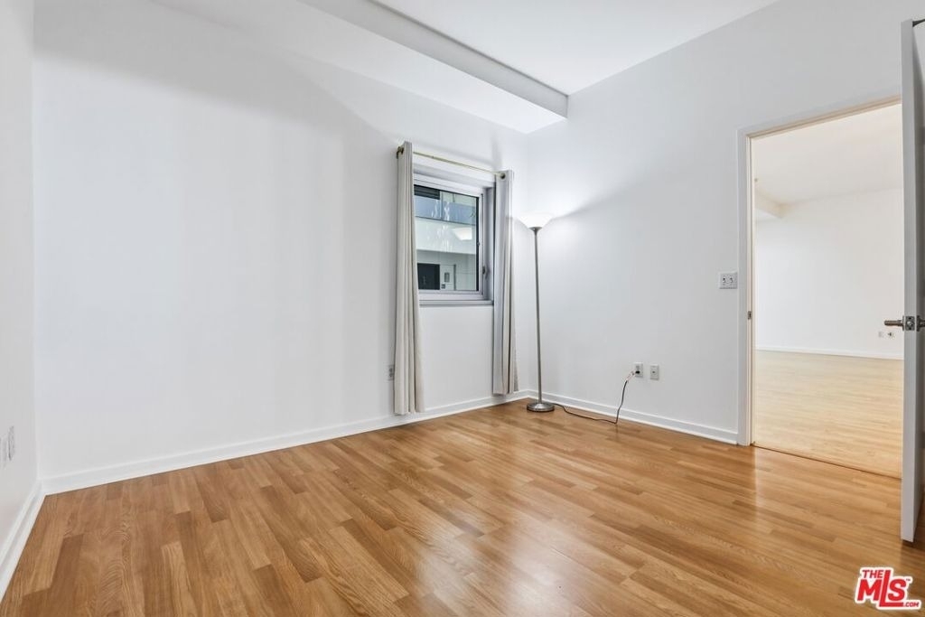 630 W 6th Street - Photo 18