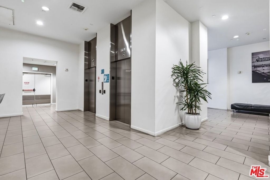 630 W 6th Street - Photo 22
