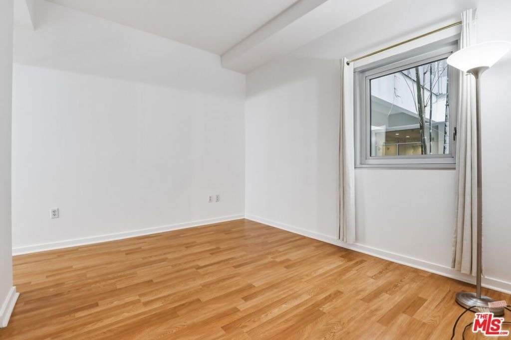 630 W 6th Street - Photo 17
