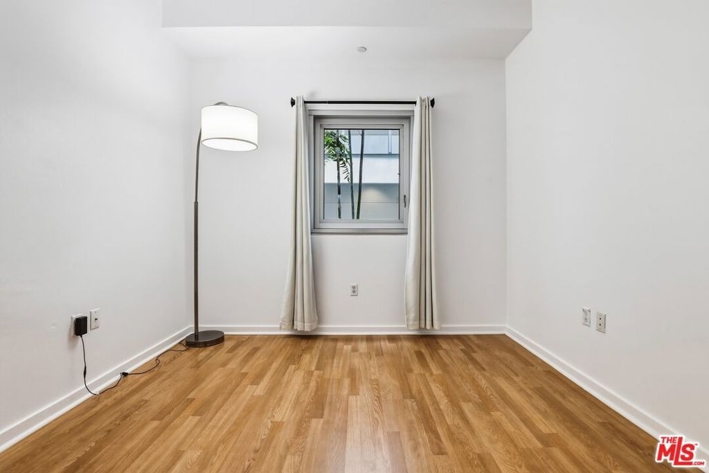 630 W 6th Street - Photo 14
