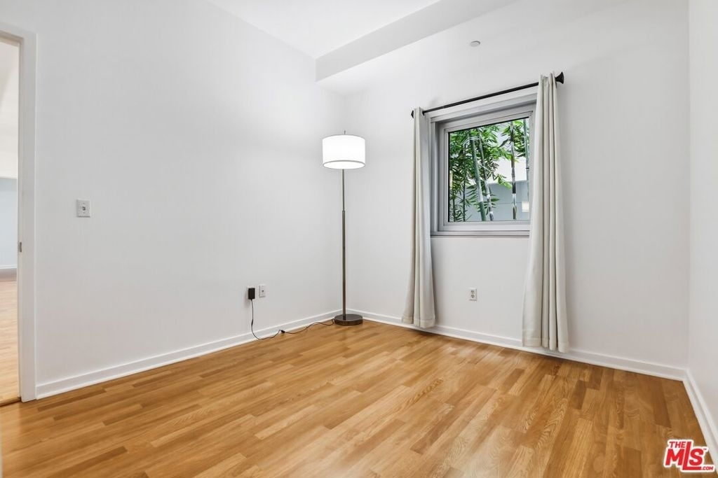 630 W 6th Street - Photo 13