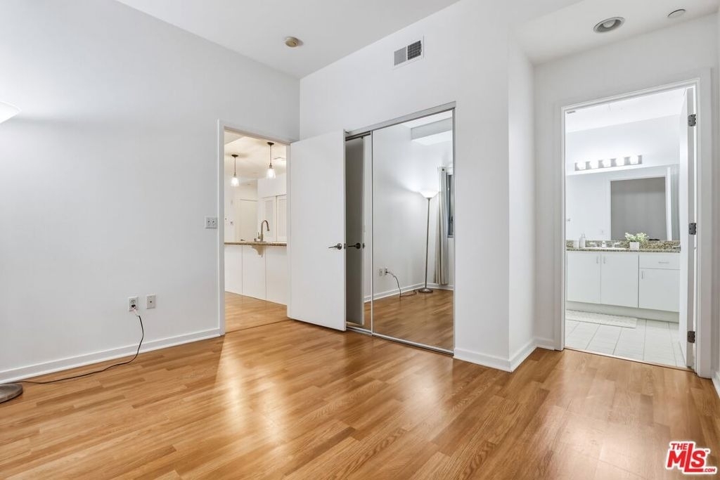 630 W 6th Street - Photo 15