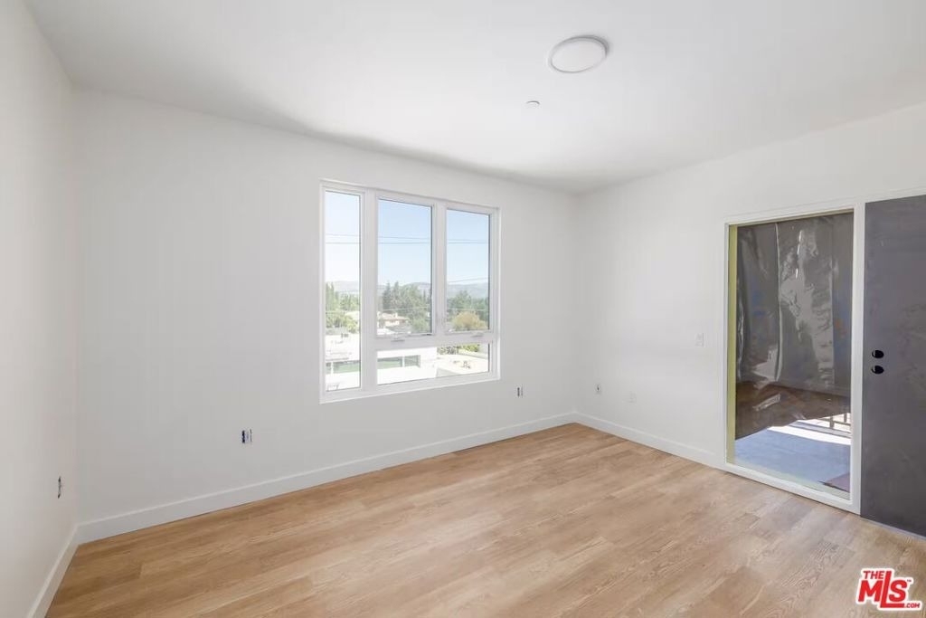 23036 Ventura Blvd - Photo 7