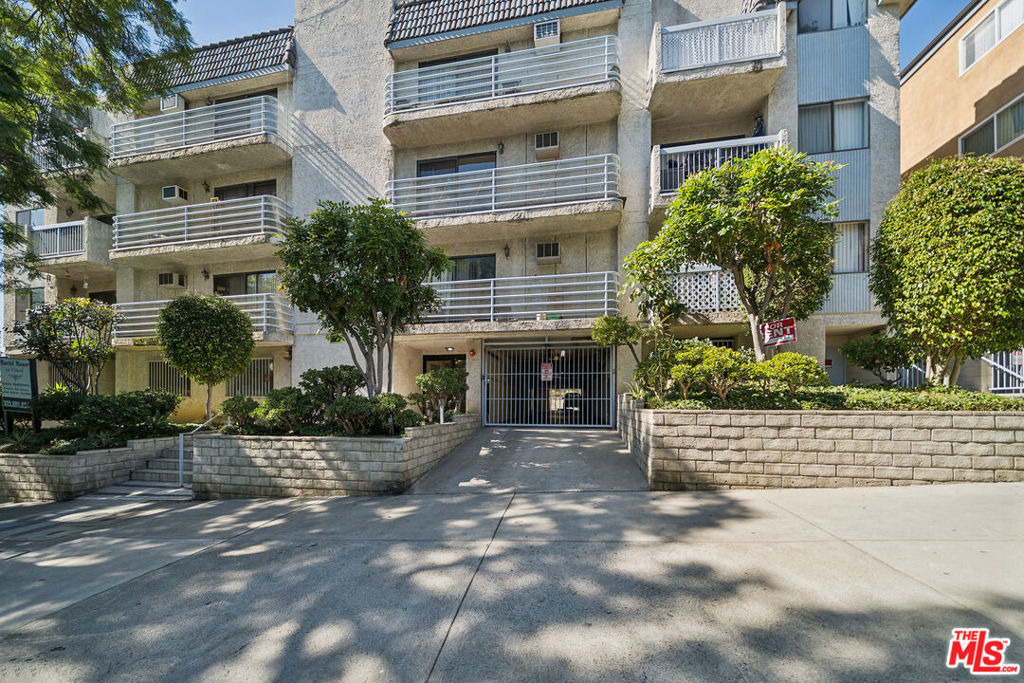 1519 N Martel Avenue - Photo 19