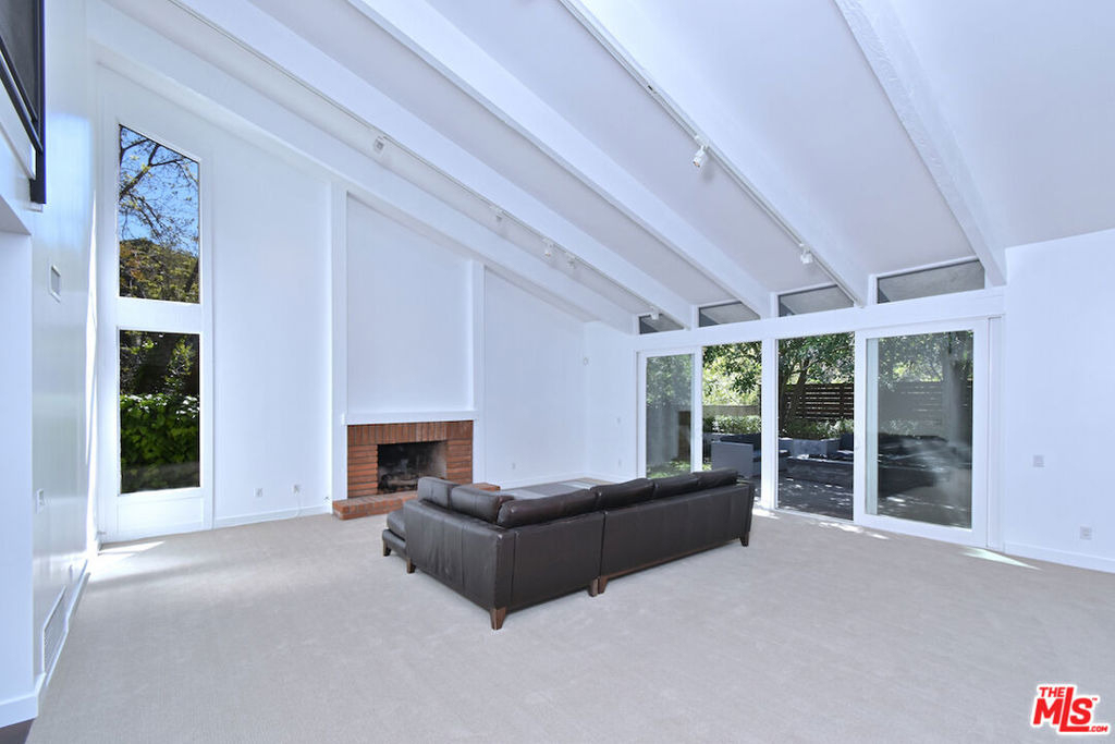 9908 Lancer Court - Photo 7