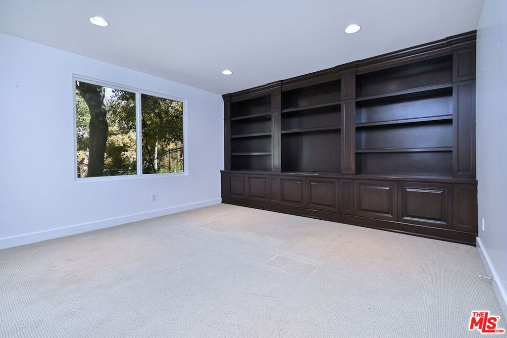 9908 Lancer Court - Photo 23