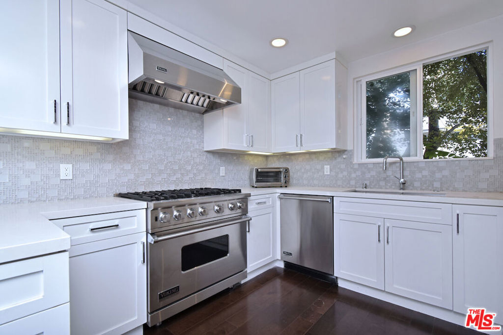 9908 Lancer Court - Photo 18