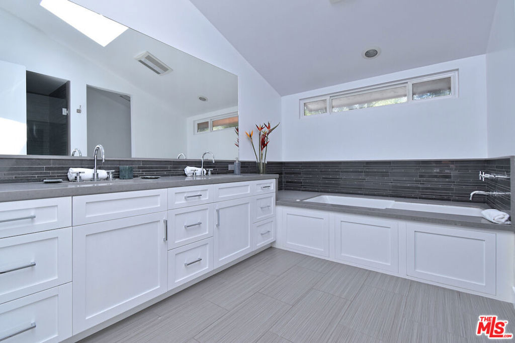 9908 Lancer Court - Photo 37