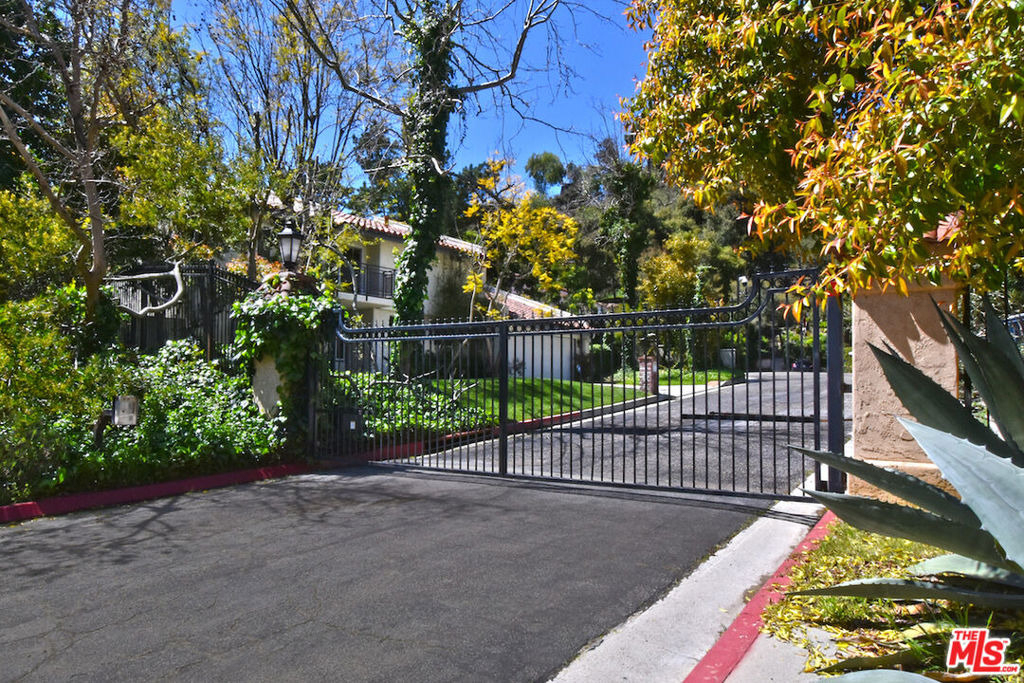 9908 Lancer Court - Photo 1