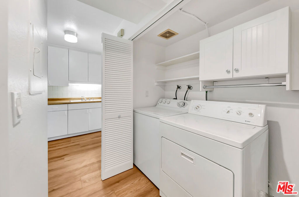 22135 Burbank Boulevard - Photo 13