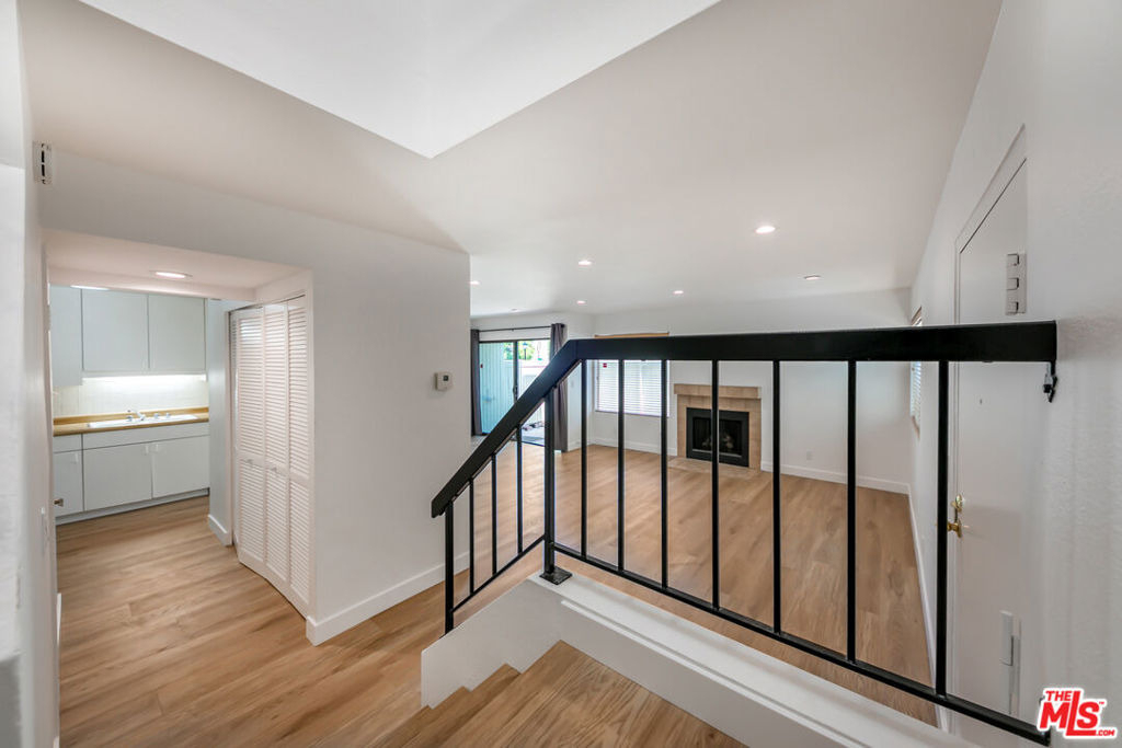 22135 Burbank Boulevard - Photo 18