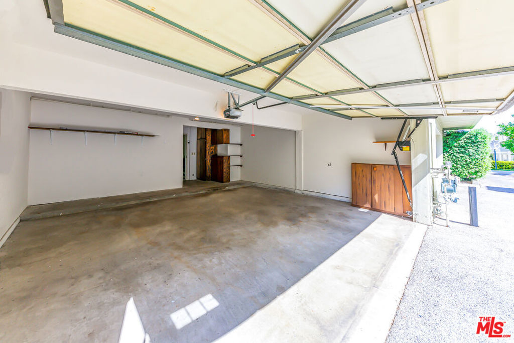 22135 Burbank Boulevard - Photo 35