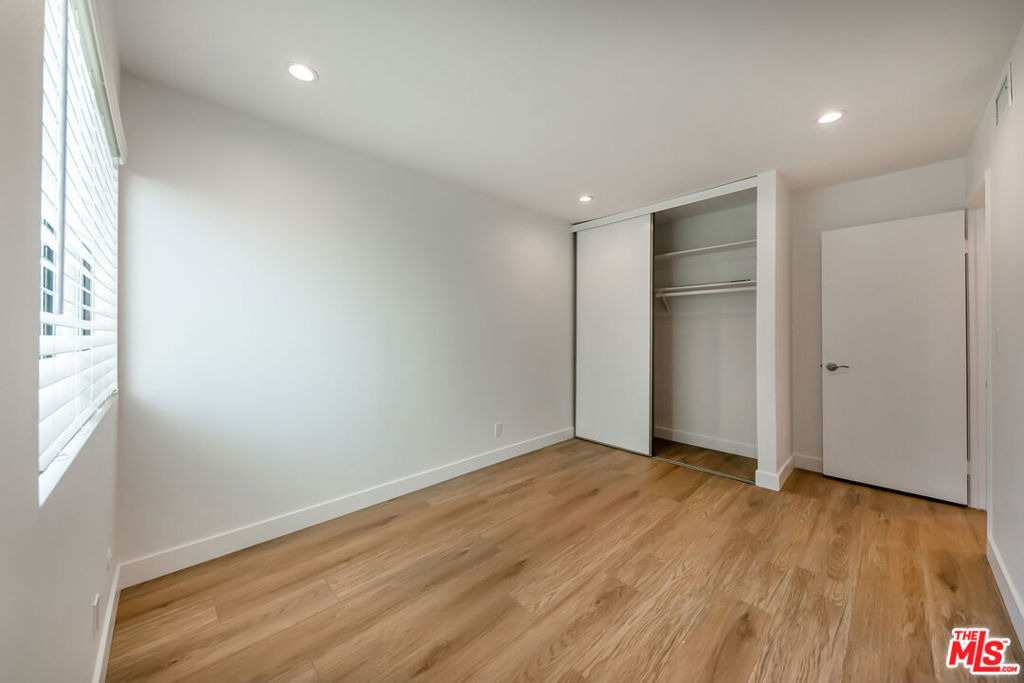 22135 Burbank Boulevard - Photo 22