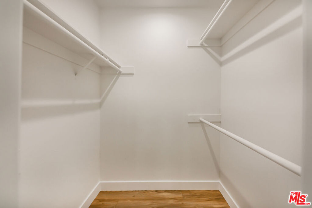 22135 Burbank Boulevard - Photo 30