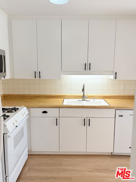 22135 Burbank Boulevard - Photo 12
