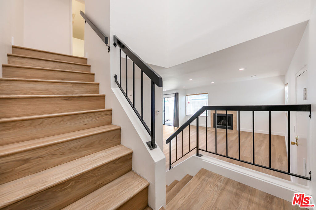22135 Burbank Boulevard - Photo 19