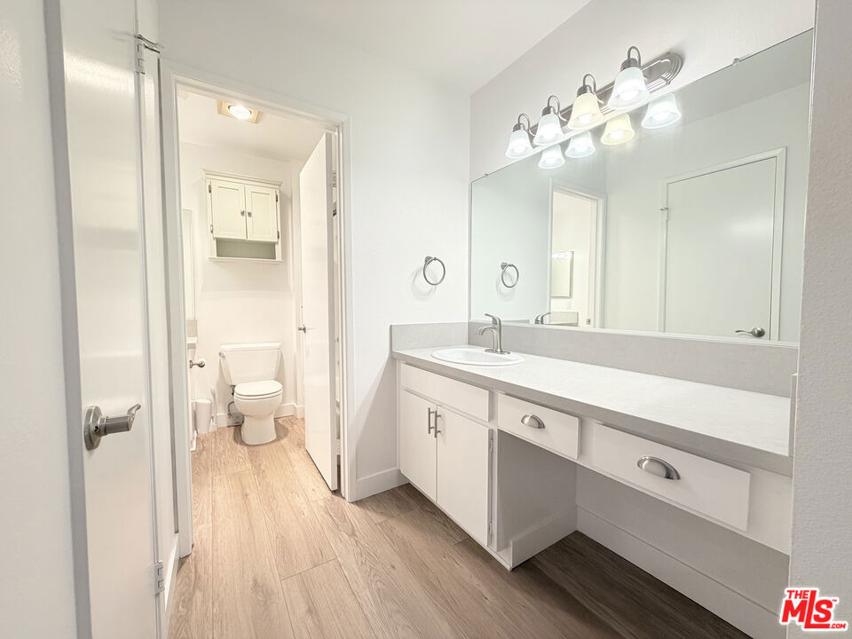 22135 Burbank Boulevard - Photo 27