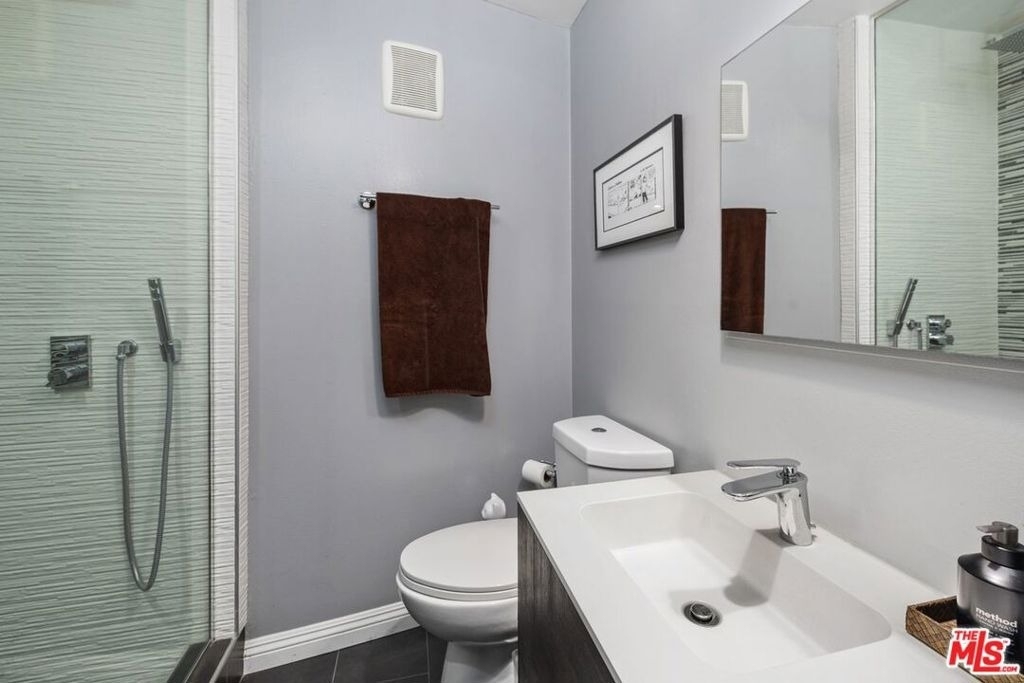 2260 N Cahuenga Boulevard - Photo 13
