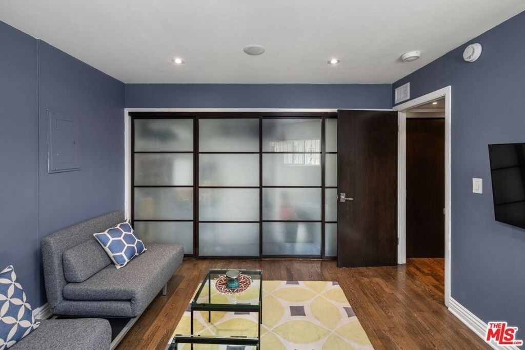 2260 N Cahuenga Boulevard - Photo 12