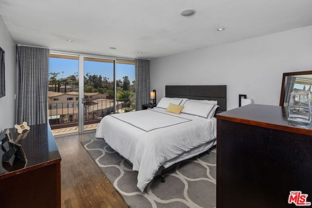 2260 N Cahuenga Boulevard - Photo 4