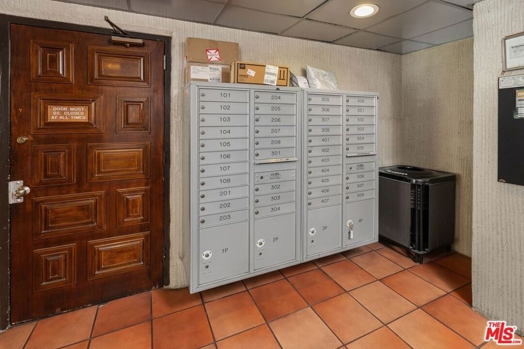 2260 N Cahuenga Boulevard - Photo 36