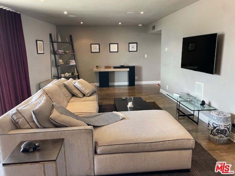 2260 N Cahuenga Boulevard - Photo 15