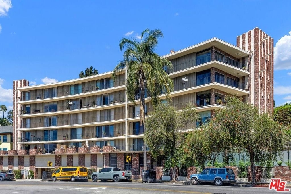 2260 N Cahuenga Boulevard - Photo 39