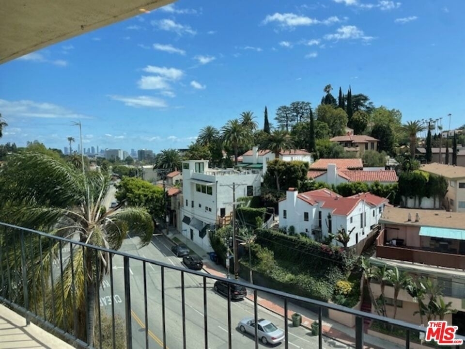 2260 N Cahuenga Boulevard - Photo 33