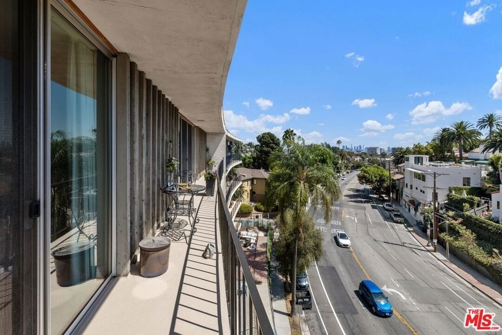 2260 N Cahuenga Boulevard - Photo 31