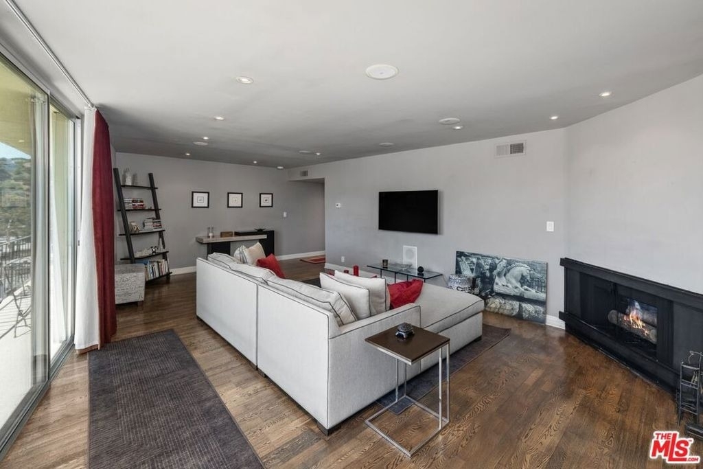 2260 N Cahuenga Boulevard - Photo 17