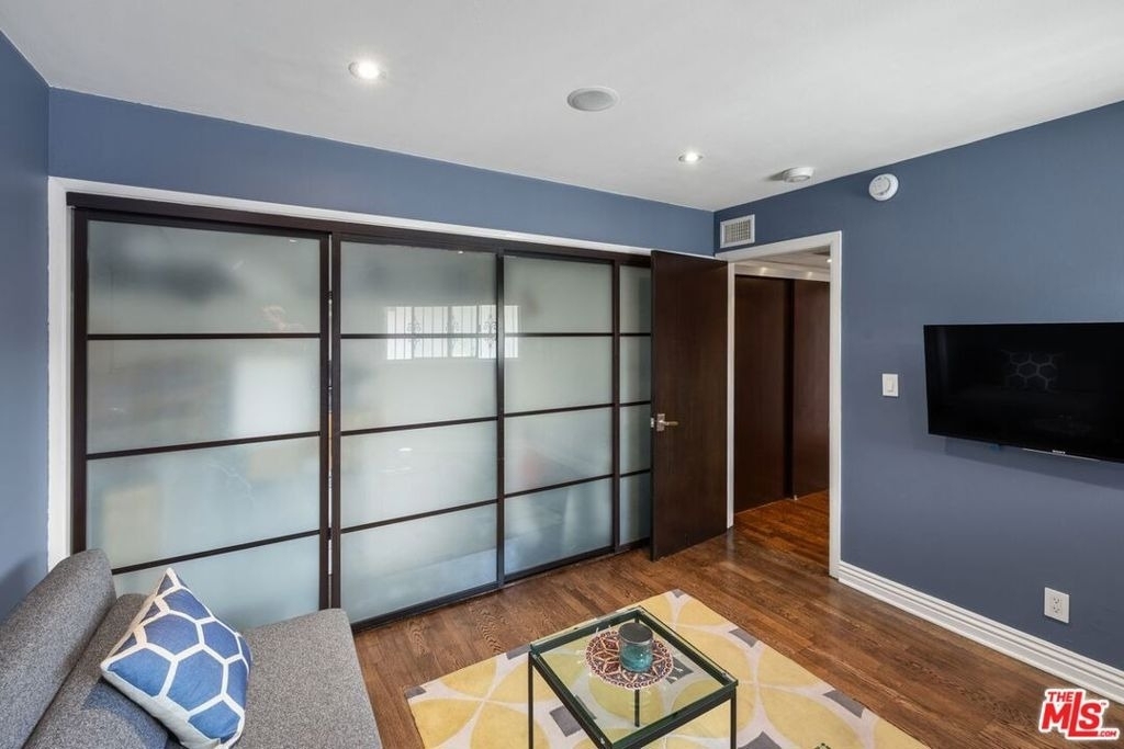 2260 N Cahuenga Boulevard - Photo 11