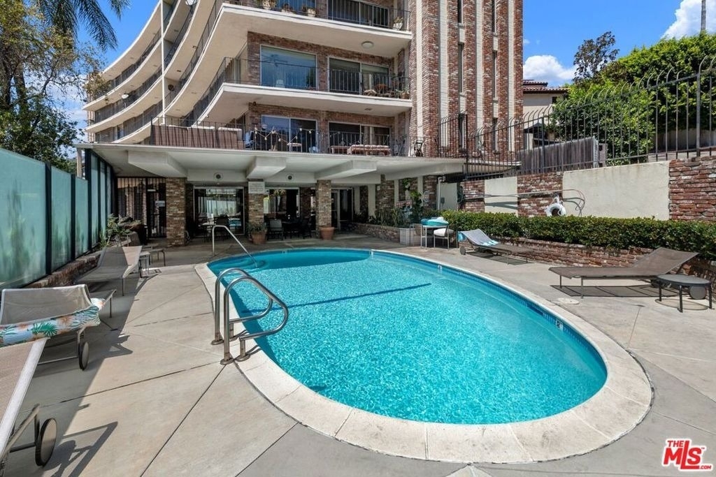 2260 N Cahuenga Boulevard - Photo 28