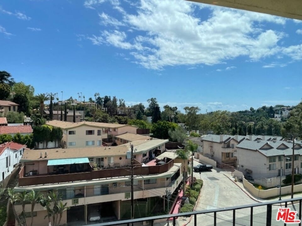 2260 N Cahuenga Boulevard - Photo 32