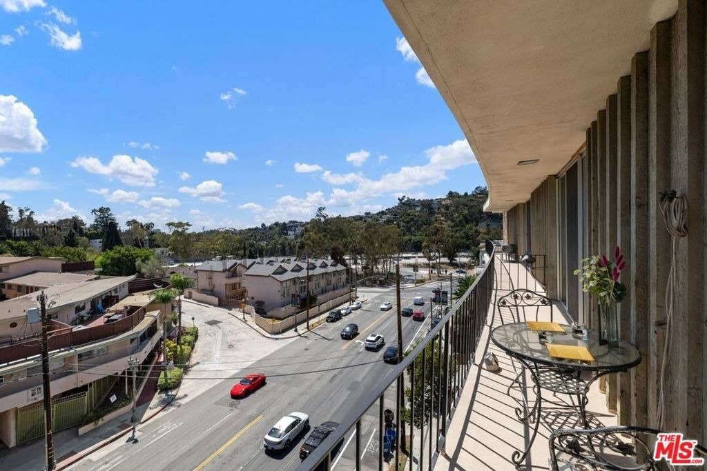 2260 N Cahuenga Boulevard - Photo 34